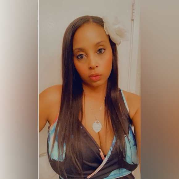 Like this to be notified of my live share shows 💕 - Picture 7 of 16